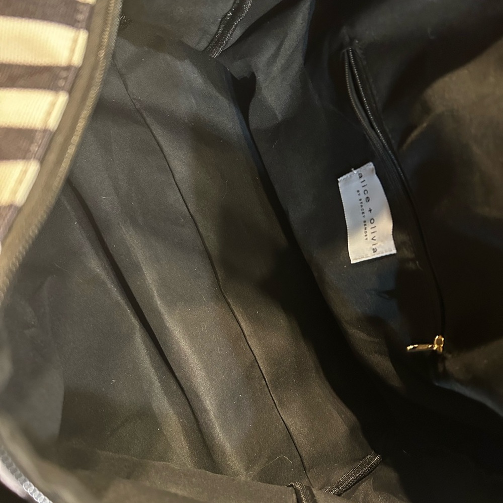 Black and White Striped tote Alice and Olivia - Picture 7 of 9